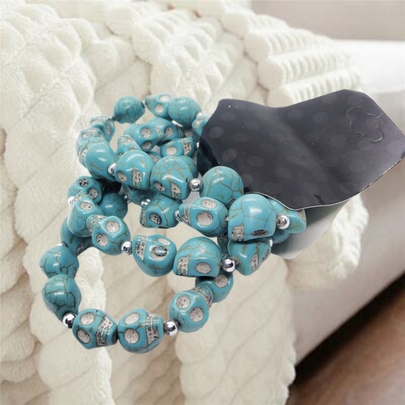 👣4/$20. Amazing 4 piece set of simulated turquoise skull shaped bead bracelets - Picture 6 of 7